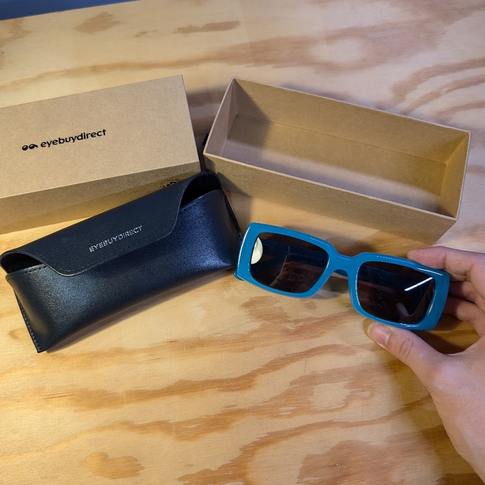 Blue geometric sunglasses